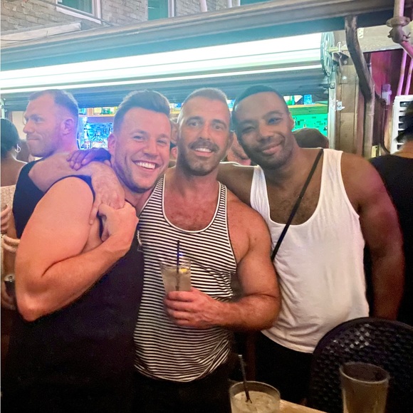 Meet your Posher, Yomi - Picture 2 of 2